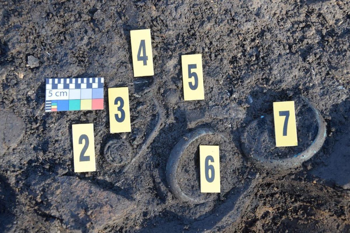 Archaeologists uncover traces of a Lusatian longhouse Archaeologists uncover traces of a Lusatian longhouse