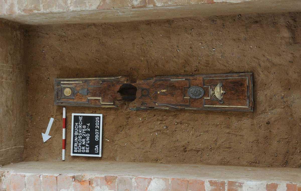 Tomb likely belongs to bigamous spouse of King Frederick William II Tomb likely belongs to bigamous spouse of King Frederick William II