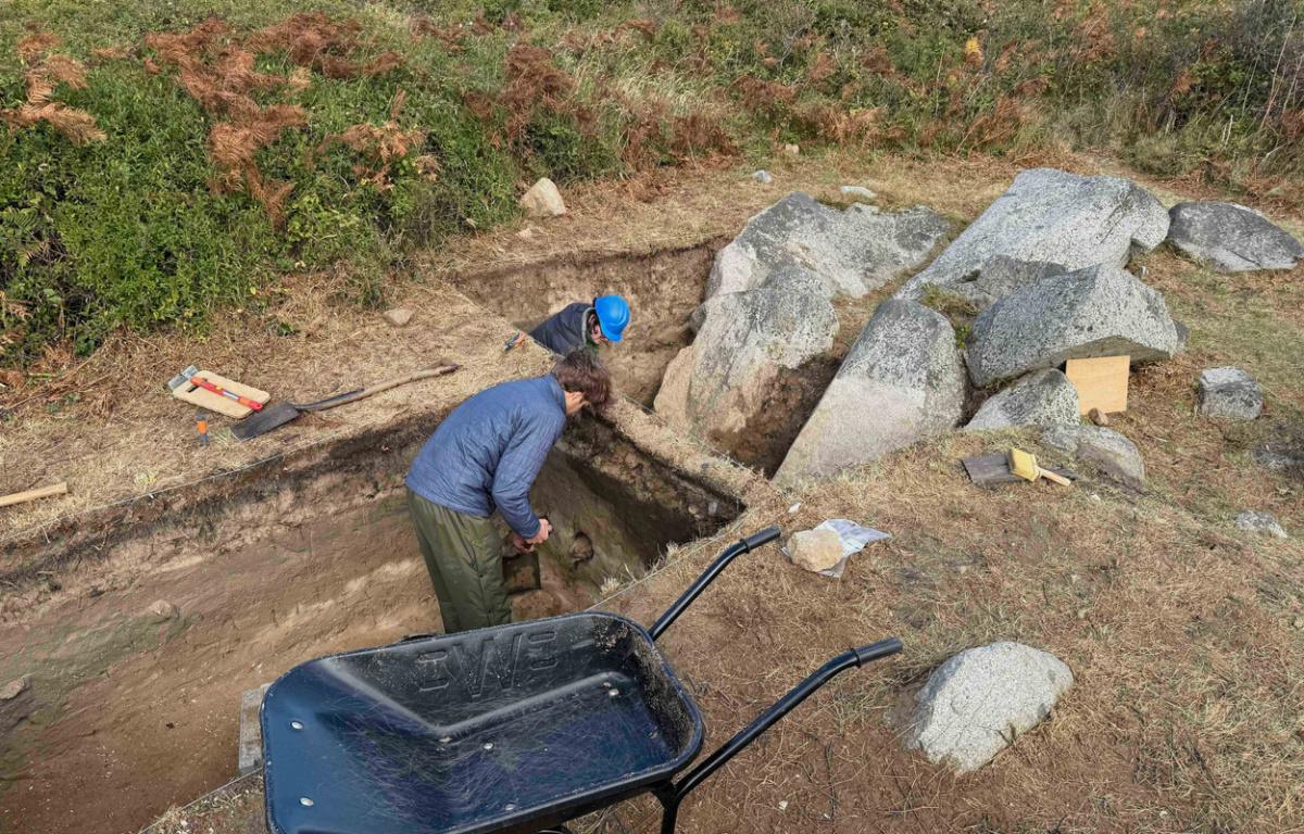 Traces of prehistoric tombs and settlements excavated on Northern Herm Traces of prehistoric tombs and settlements excavated on Northern Herm