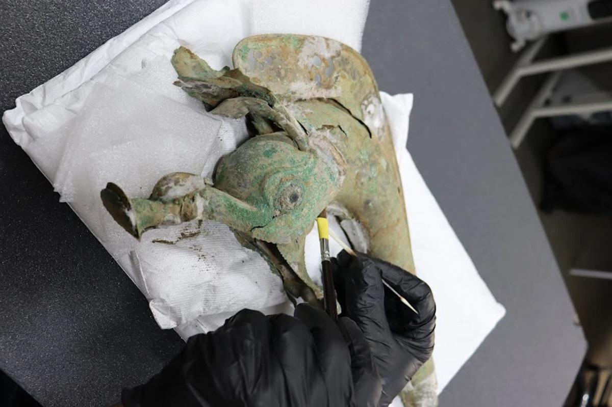 Near-complete bronze carnyx among Iron Age hoard discovery Near-complete bronze carnyx among Iron Age hoard discovery