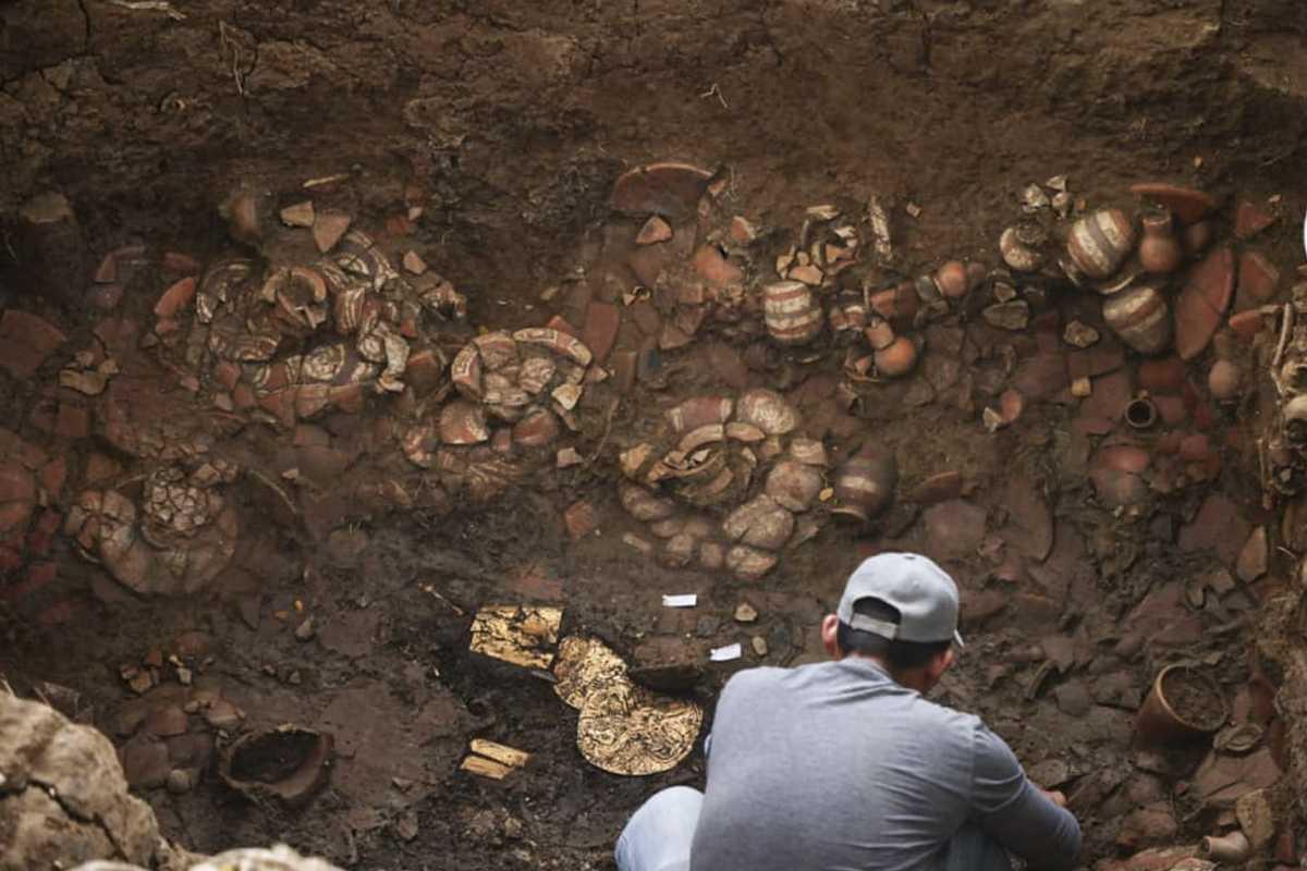 Elite tomb laden with gold funerary objects found at El Caño Elite tomb laden with gold funerary objects found at El Caño