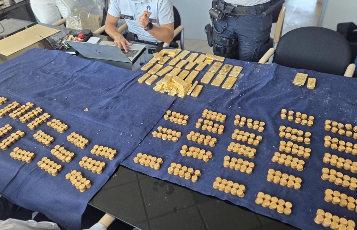 Workers discover gold fortune hidden behind brewery wall