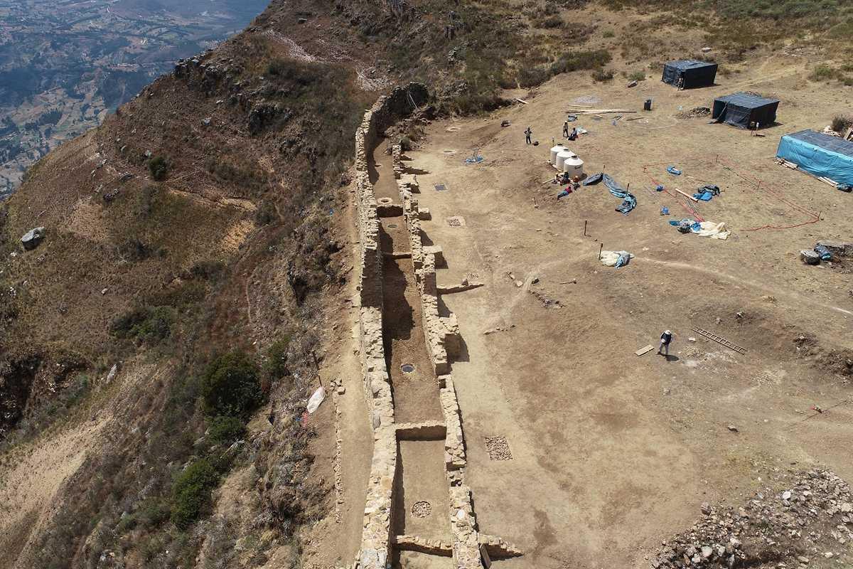 Archaeologists uncover human remains and ancient relics in Peru’s northern highlands.