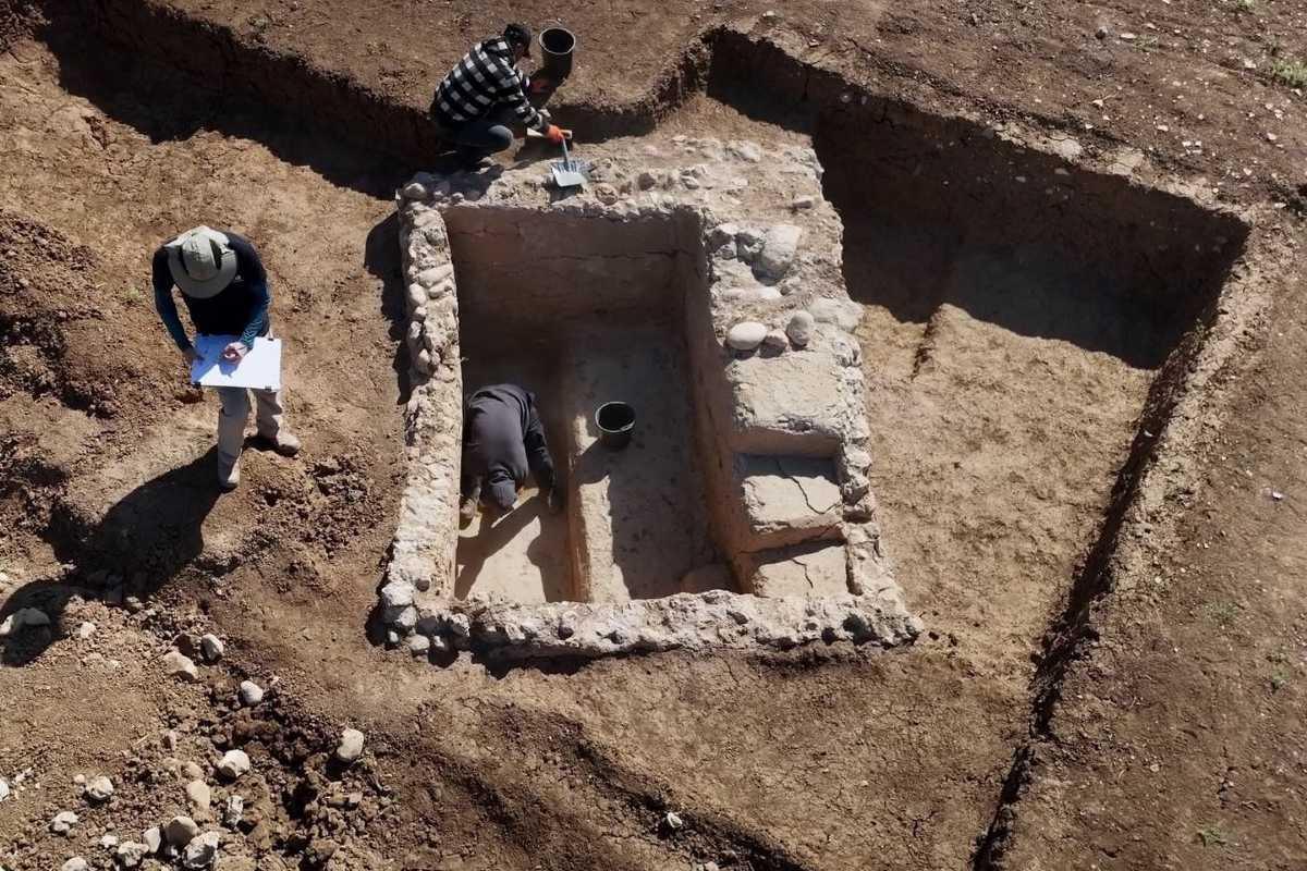 Entire 2,000-year-old Jewish ritual bath weighing 25 tonnes lifted from ground in Israel