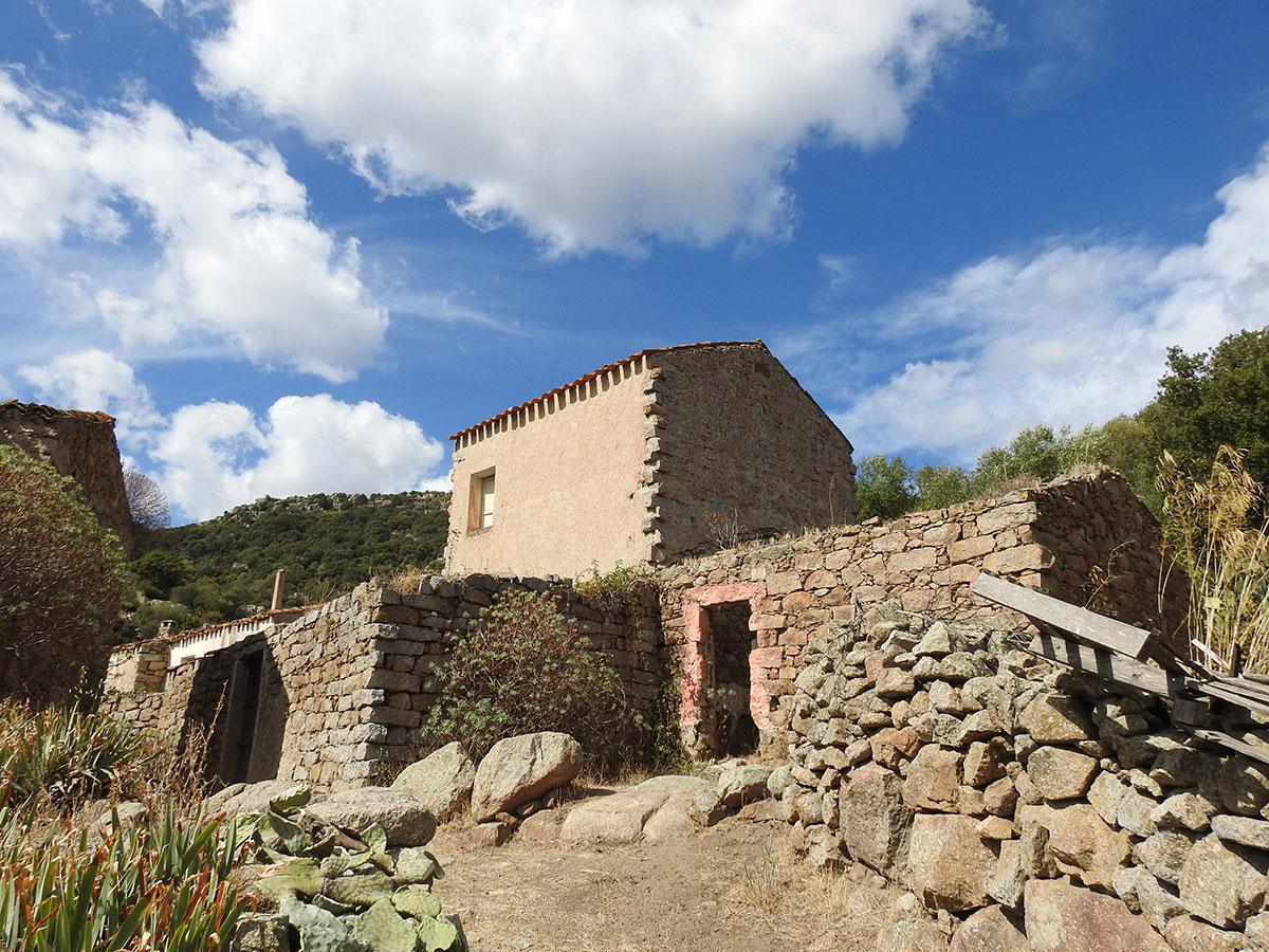 Lollove "Il borgo incantato" Lollove "Il borgo incantato"