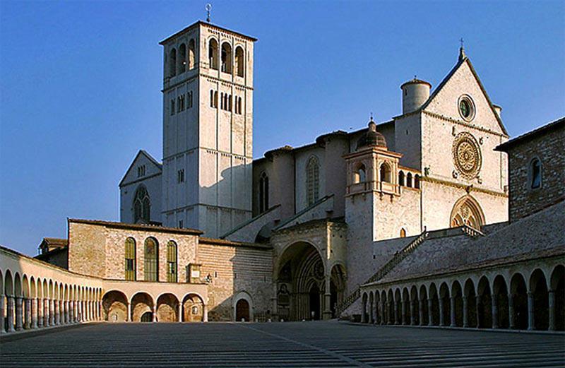 Acompaña a la Coral de la Santa Vera+Cruz en sus actuaciones por Italia Acompaña a la Coral de la Santa Vera+Cruz en sus actuaciones por Italia