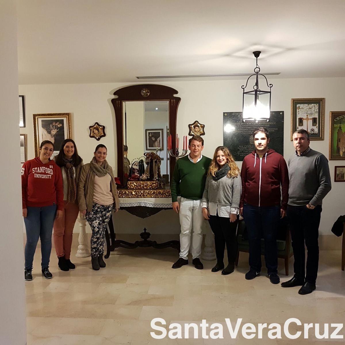 Entrega de alimentos a Cáritas Entrega de alimentos a Cáritas