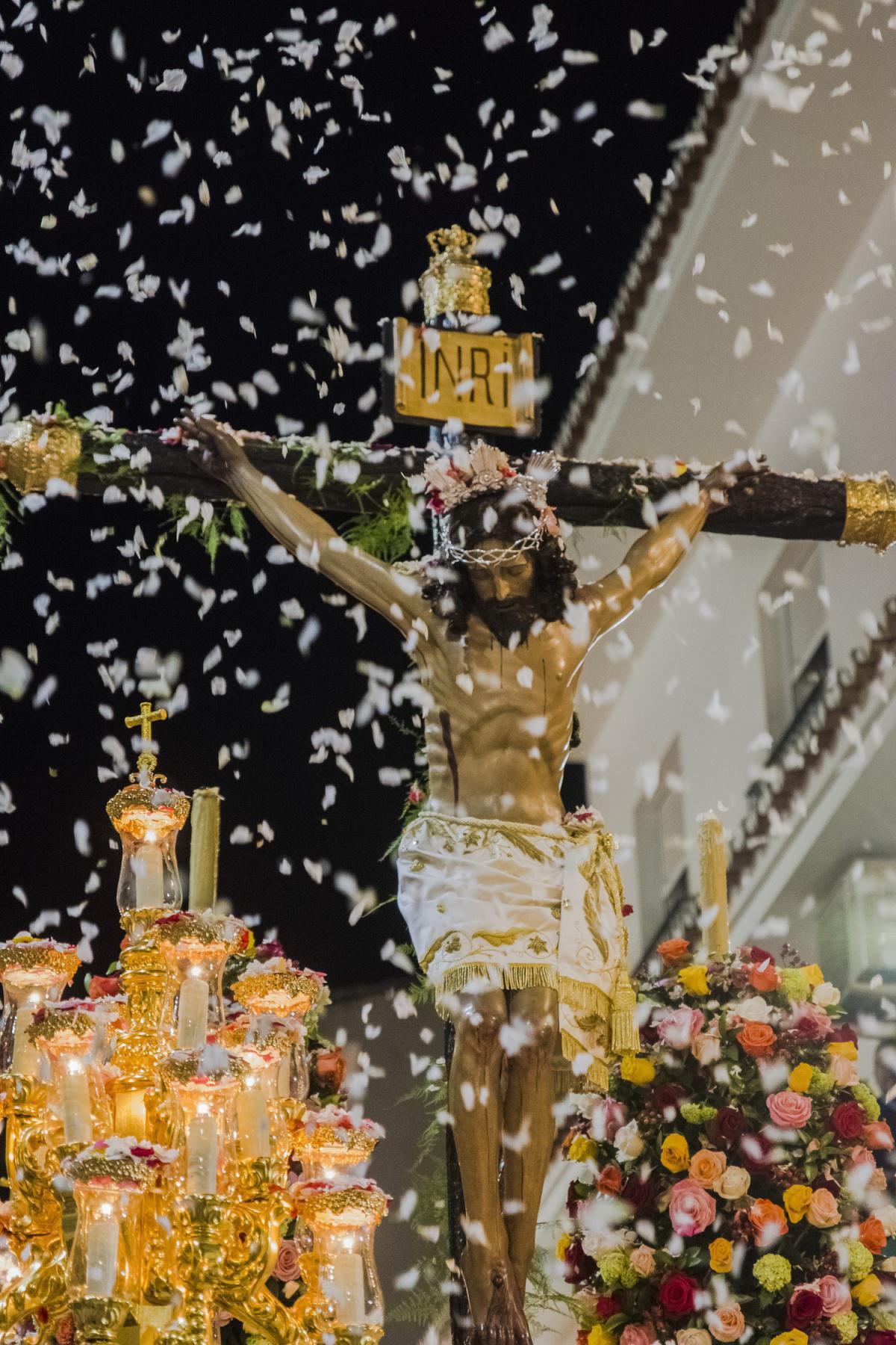 Día de la Cruz 2018. Noche del 3 de mayo. Petaladas al Señor del Convento. Día de la Cruz 2018. Noche del 3 de mayo. Petaladas al Señor del Convento.