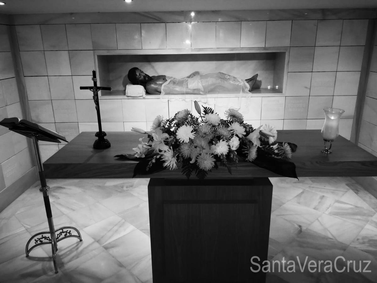 Misa de Difuntos y Oración en la Capilla de Columbarios Misa de Difuntos y Oración en la Capilla de Columbarios