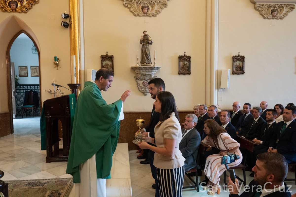 Solemne acto de veneración de la Sagrada Reliquia del Santo Lignum Crucis en conmemoración de la Festividad de la Exaltación de la Cruz y Solemne Eucaristía previa al acto de jura de cargos. Solemne acto de veneración de la Sagrada Reliquia del Santo Lignum Crucis en conmemoración de la Festividad de la Exaltación de la Cruz y Solemne Eucaristía previa al acto de jura de cargos.