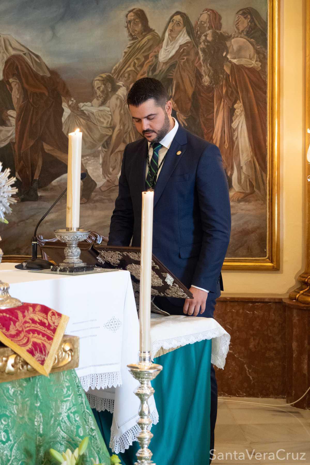 Solemne acto de veneración de la Sagrada Reliquia del Santo Lignum Crucis en conmemoración de la Festividad de la Exaltación de la Cruz y Solemne Eucaristía previa al acto de jura de cargos. Solemne acto de veneración de la Sagrada Reliquia del Santo Lignum Crucis en conmemoración de la Festividad de la Exaltación de la Cruz y Solemne Eucaristía previa al acto de jura de cargos.