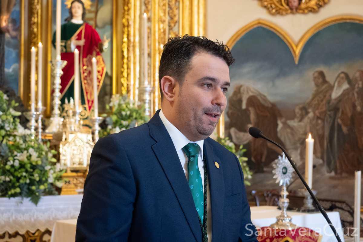 Solemne acto de veneración de la Sagrada Reliquia del Santo Lignum Crucis en conmemoración de la Festividad de la Exaltación de la Cruz y Solemne Eucaristía previa al acto de jura de cargos. Solemne acto de veneración de la Sagrada Reliquia del Santo Lignum Crucis en conmemoración de la Festividad de la Exaltación de la Cruz y Solemne Eucaristía previa al acto de jura de cargos.