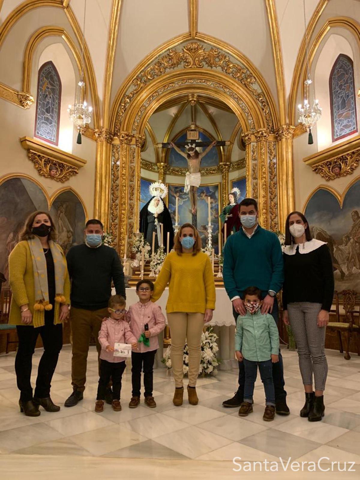 La familia Guerrero García, ganadora del sorteo organizado por la Cofradía. La familia Guerrero García, ganadora del sorteo organizado por la Cofradía.