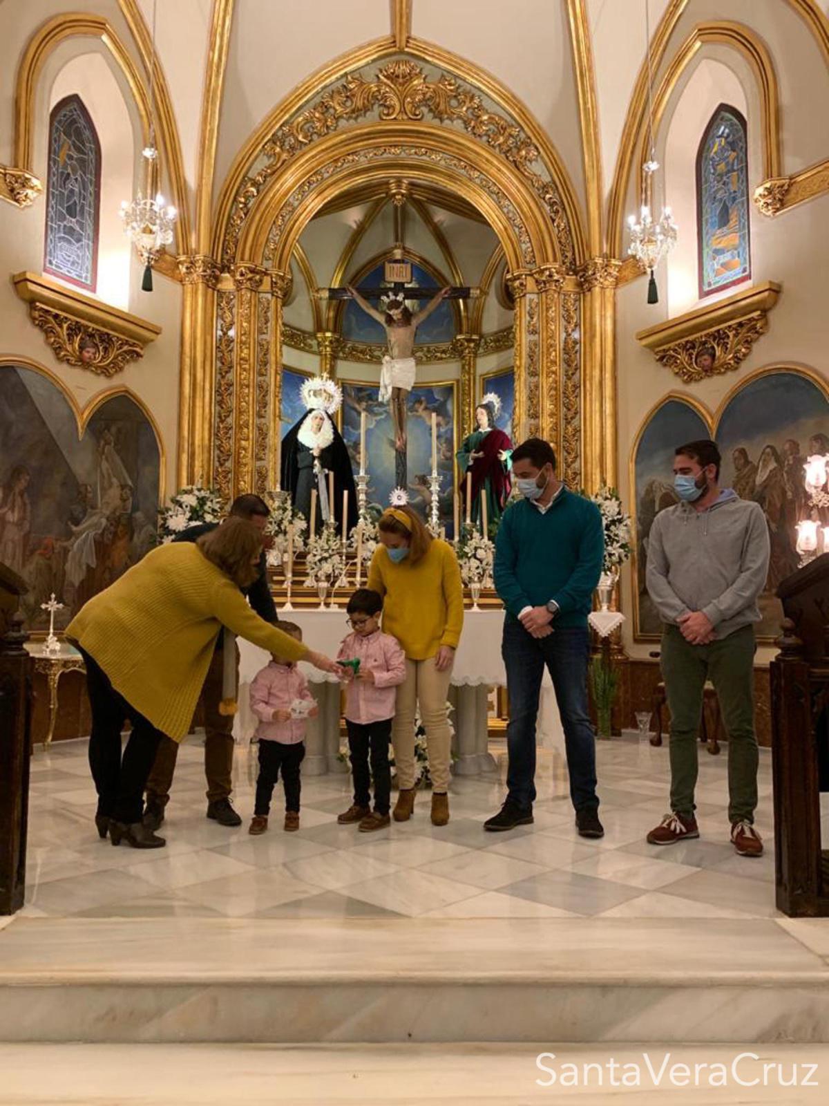 La familia Guerrero García, ganadora del sorteo organizado por la Cofradía. La familia Guerrero García, ganadora del sorteo organizado por la Cofradía.