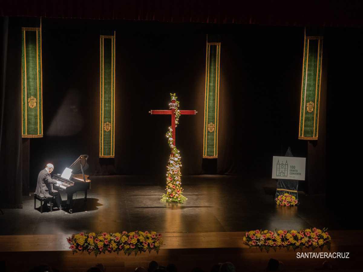 Presentación Logotipo Centenario, Cruz y Gloria y Cartel del Día de la Cruz Presentación Logotipo Centenario, Cruz y Gloria y Cartel del Día de la Cruz