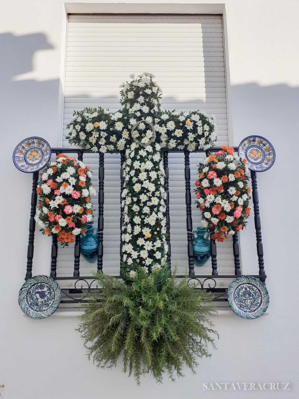 Misa de acción de gracias y fiesta de las Cruces de mayo. Misa de acción de gracias y fiesta de las Cruces de mayo.