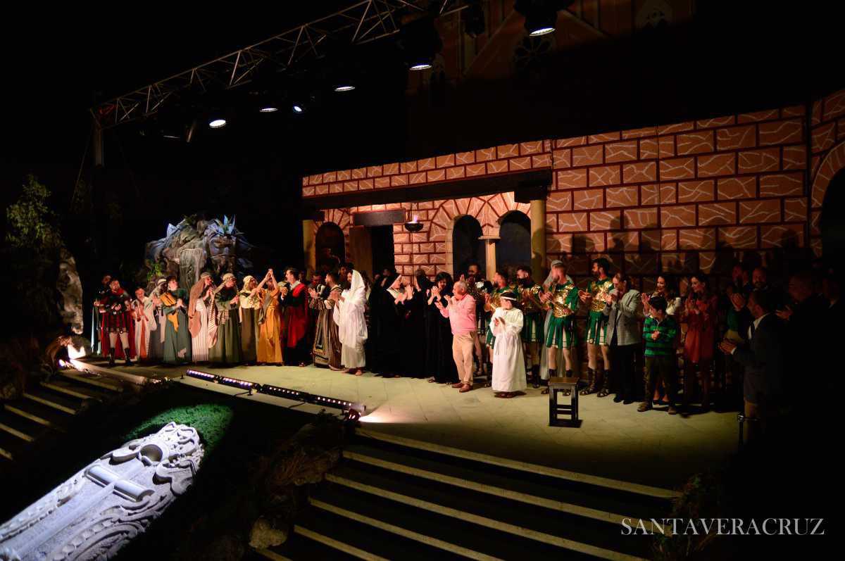 Cristo ha resucitado. ¡Aleluya! Cristo ha resucitado. ¡Aleluya!