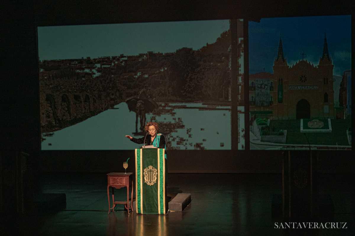 Visita del Obispo Excmo. y Rvdo. Monseñor D. Jesús Catalá, "Imagen y poesía, 100 años de historia" y Cabildo Extraordinario del Día de la Cruz Visita del Obispo Excmo. y Rvdo. Monseñor D. Jesús Catalá, "Imagen y poesía, 100 años de historia" y Cabildo Extraordinario del Día de la Cruz