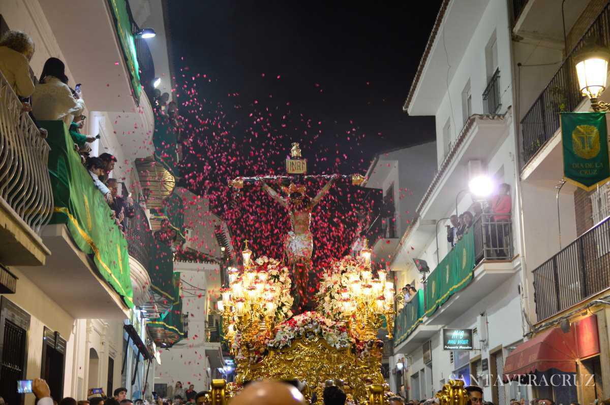 3 de mayo. Explosión de primavera, fe, emociones y sentimientos 3 de mayo. Explosión de primavera, fe, emociones y sentimientos