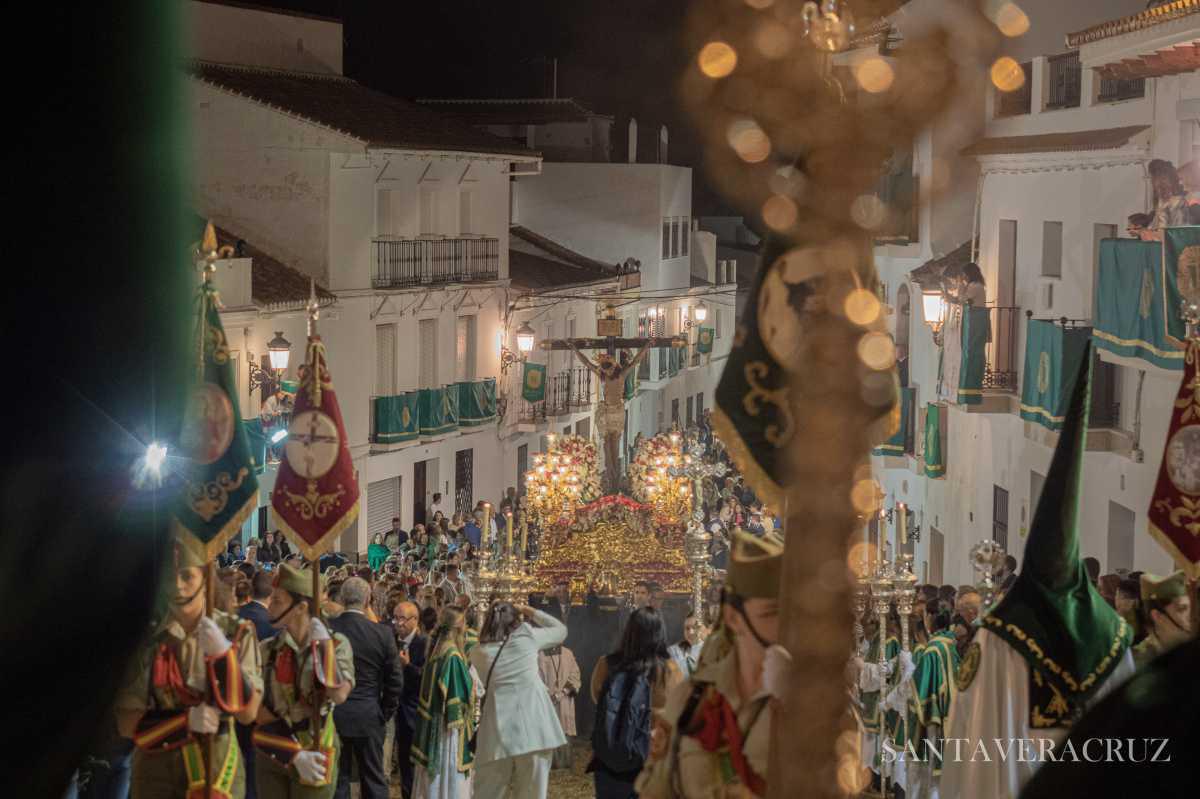 3 de mayo. Explosión de primavera, fe, emociones y sentimientos 3 de mayo. Explosión de primavera, fe, emociones y sentimientos