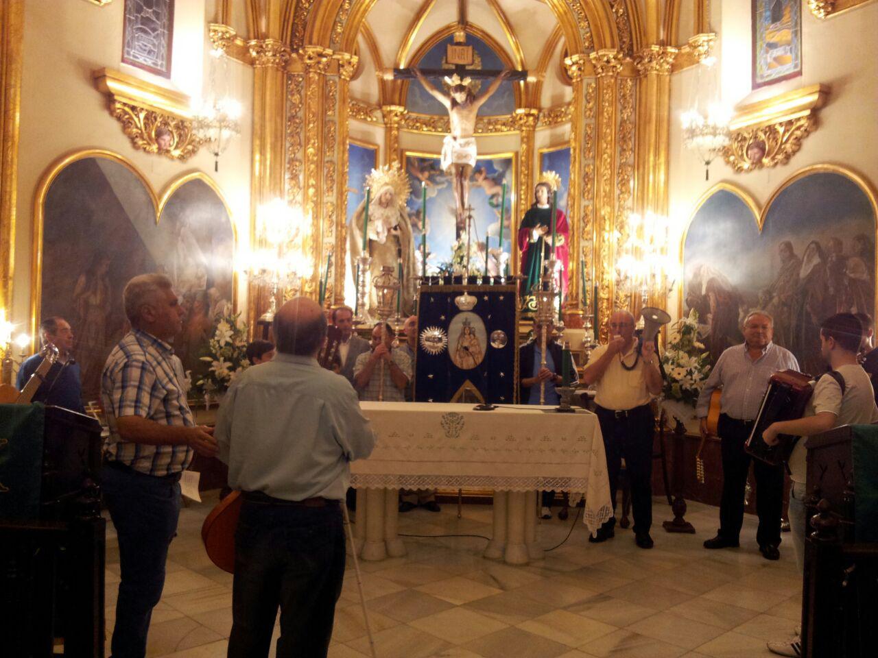 "Los Mulliores" visitan la ermita del Convento.