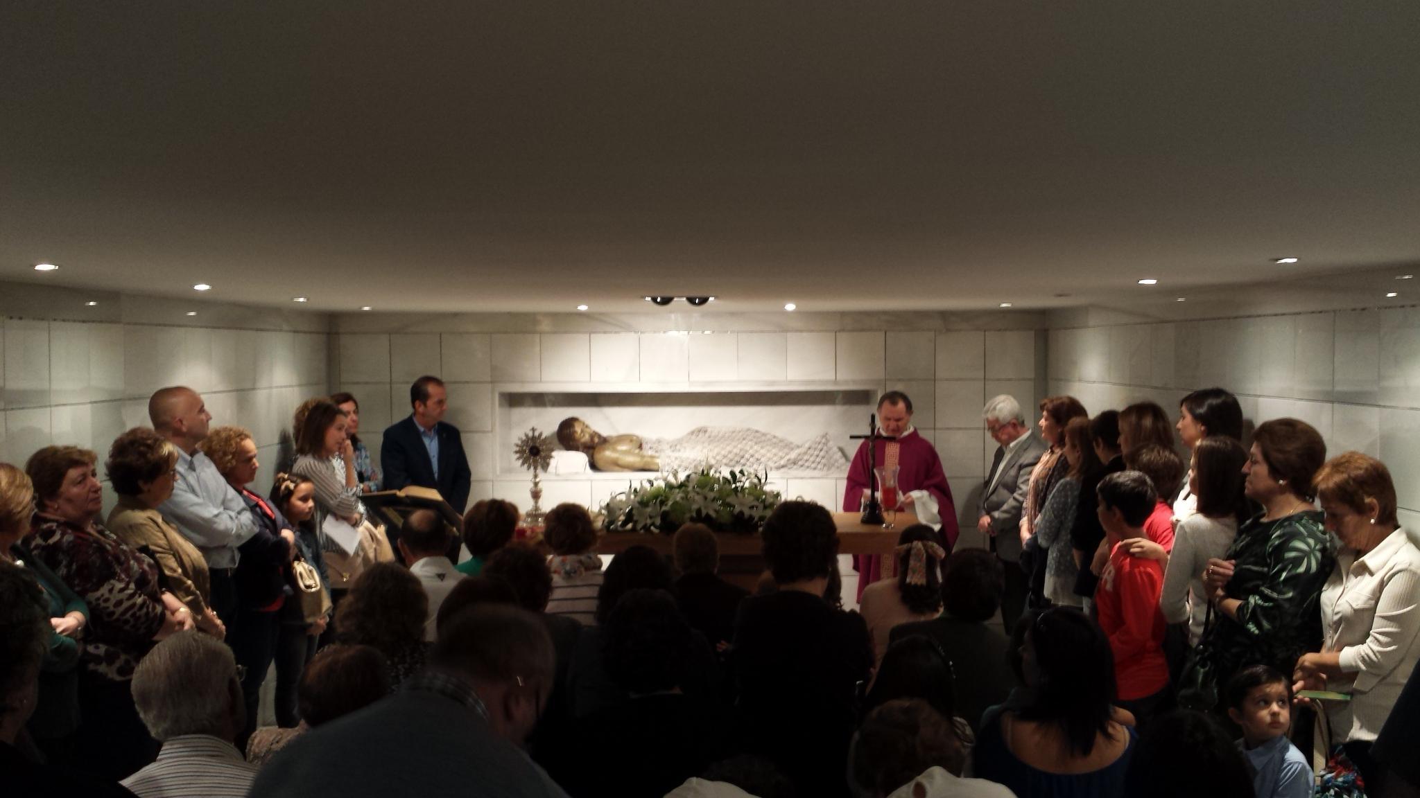 Misa de difuntos y Oración en el Columbario Misa de difuntos y Oración en el Columbario