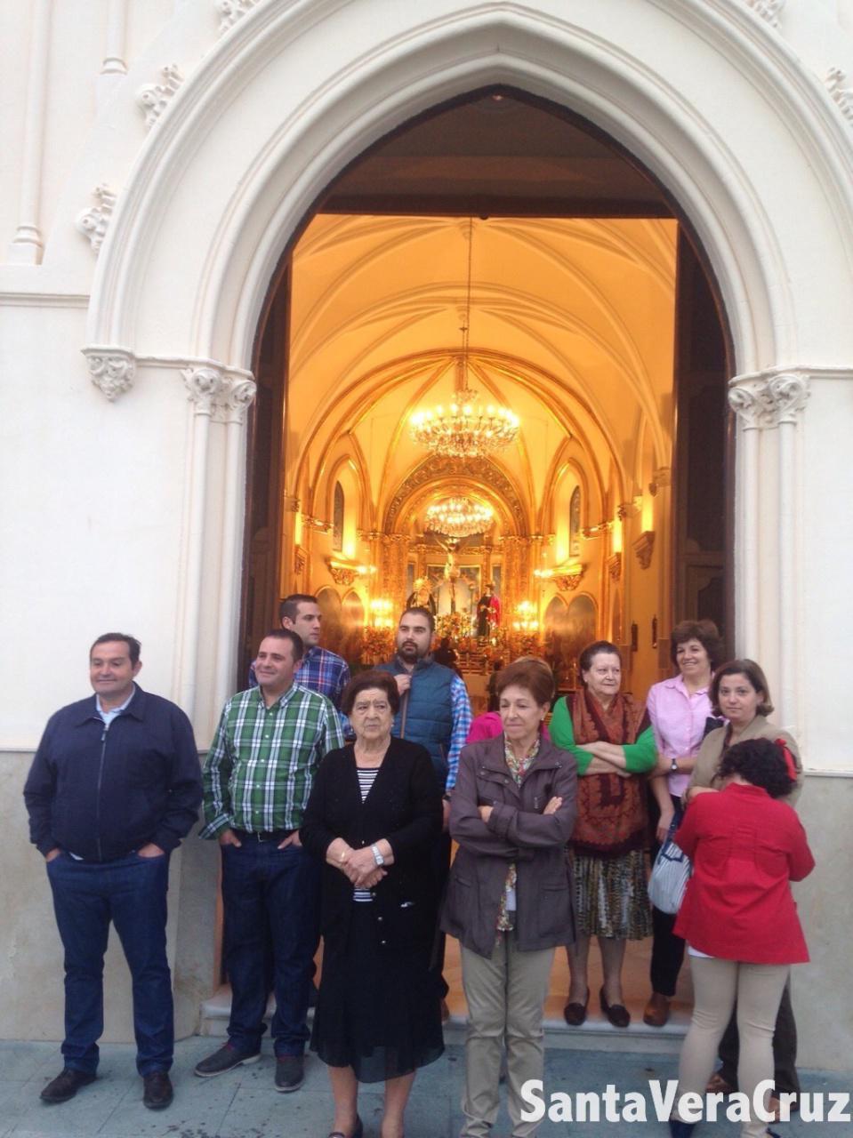 “Vamos, vamos, hermanos del alma, al Santo Rosario” “Vamos, vamos, hermanos del alma, al Santo Rosario”