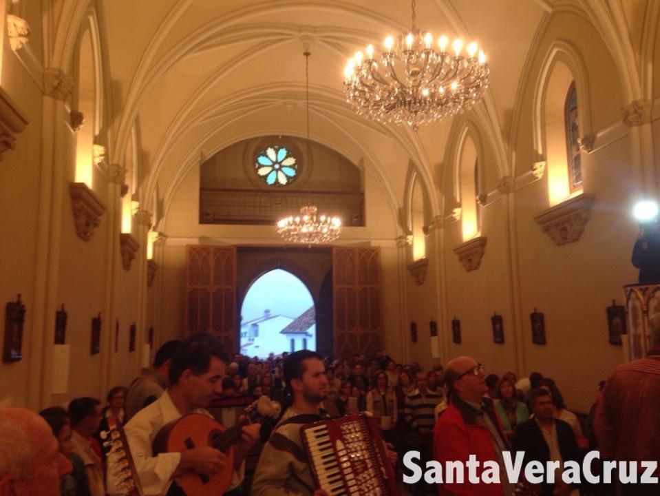“Vamos, vamos, hermanos del alma, al Santo Rosario” “Vamos, vamos, hermanos del alma, al Santo Rosario”