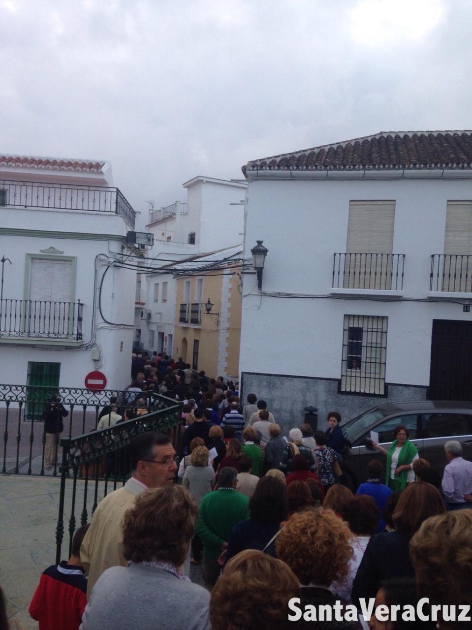 “Vamos, vamos, hermanos del alma, al Santo Rosario” “Vamos, vamos, hermanos del alma, al Santo Rosario”
