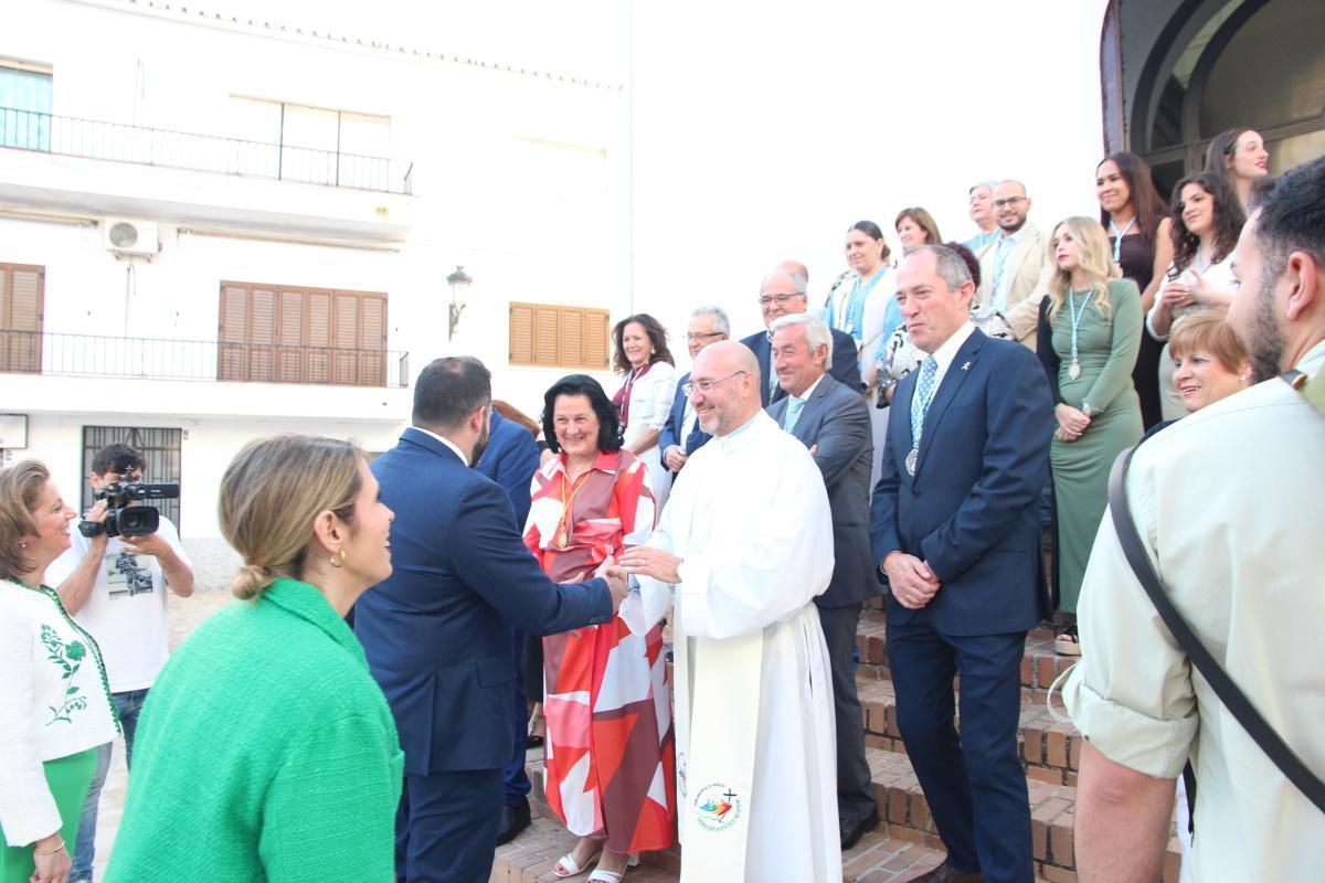 La Cruz florecida convertida en esperanza. 27, 28 y 29 de abril. La Cruz florecida convertida en esperanza. 27, 28 y 29 de abril.