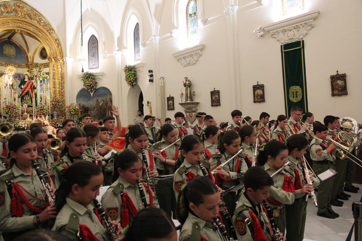 Crece la familia de hermanos de arriba. 30 de abril. Crece la familia de hermanos de arriba. 30 de abril.