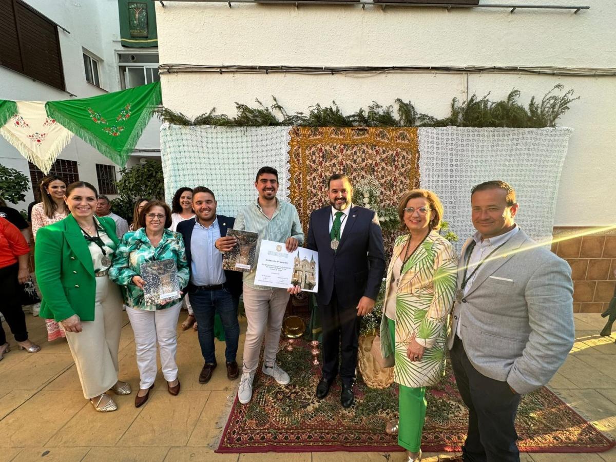 Las Cruces de Mayo llenan las calles de devoción y alegría. Las Cruces de Mayo llenan las calles de devoción y alegría.