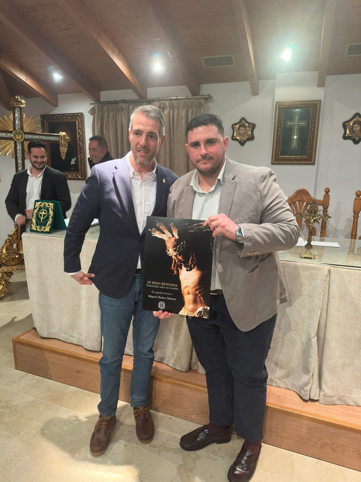 III Mesa Redonda "Sintiéndote sobre mi hombro". III Mesa Redonda "Sintiéndote sobre mi hombro".