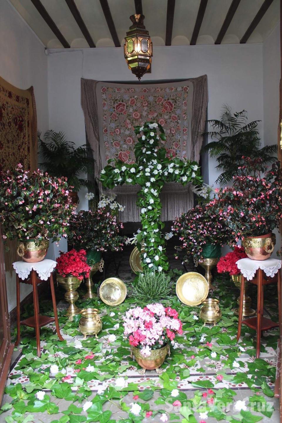 Fiesta de las Cruces de Mayo Fiesta de las Cruces de Mayo