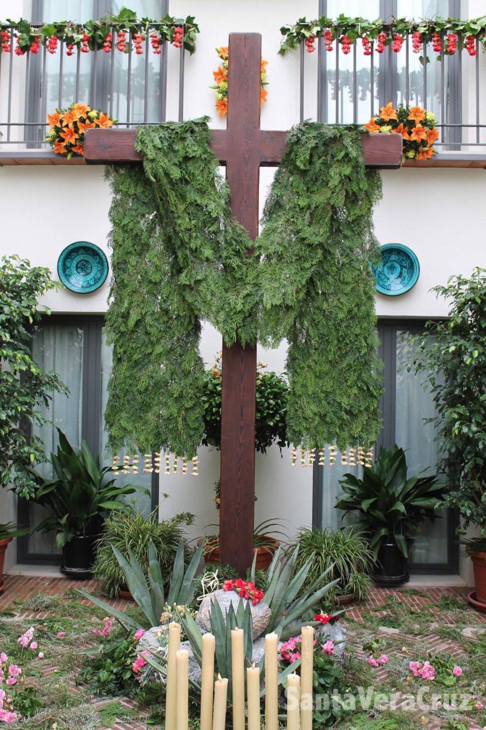 Fiesta de las Cruces de Mayo Fiesta de las Cruces de Mayo