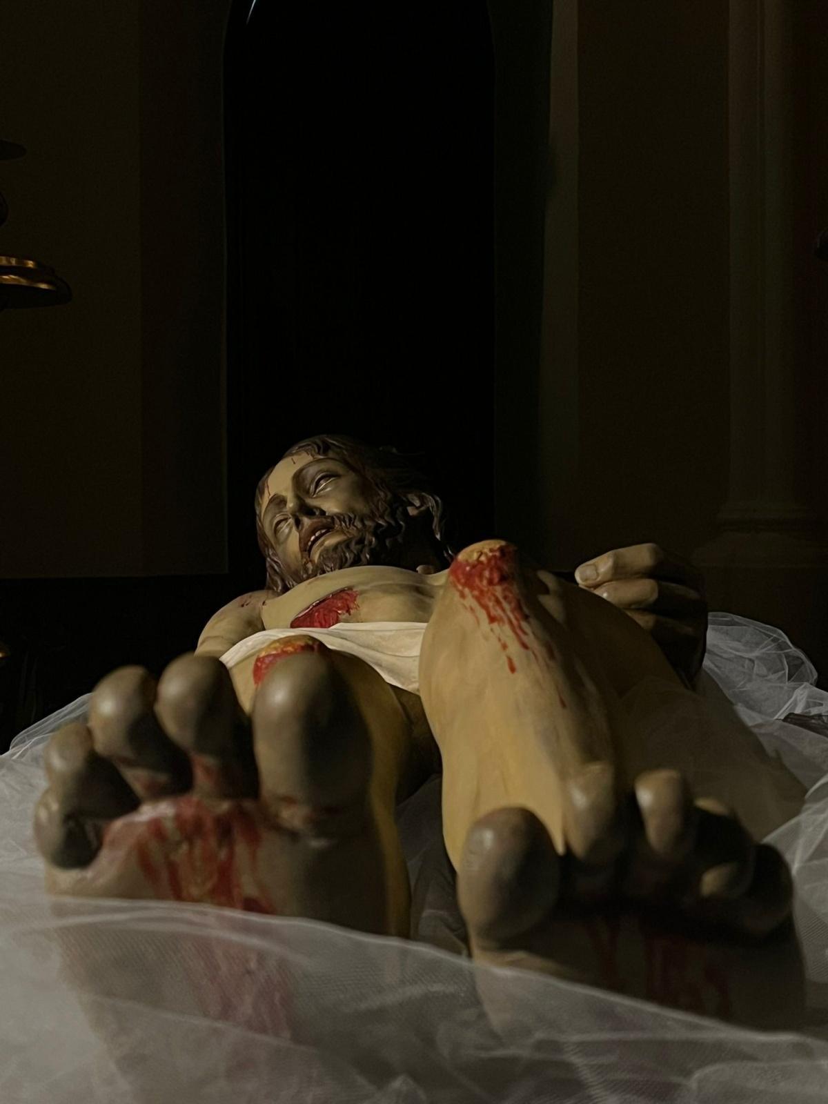 Oración, reflexión y encuentro fraterno. Triduo de Veneración al Cristo Yacente Oración, reflexión y encuentro fraterno. Triduo de Veneración al Cristo Yacente