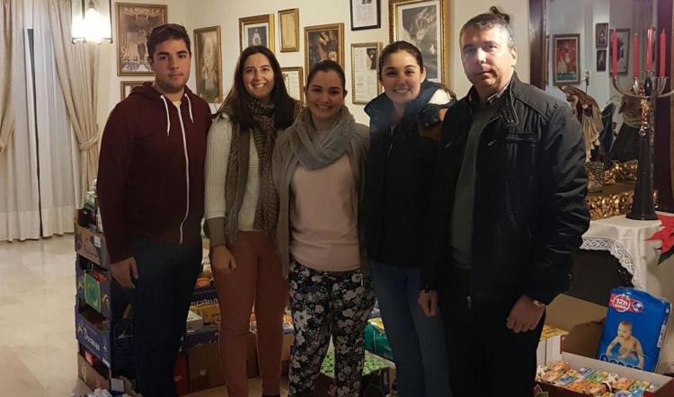 Entrega de alimentos a Cáritas