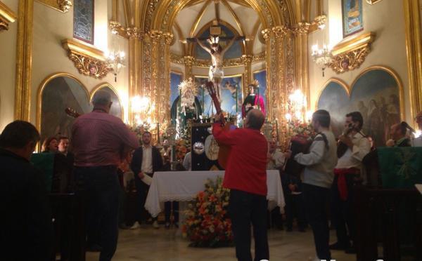 “Vamos, vamos, hermanos del alma, al Santo Rosario”