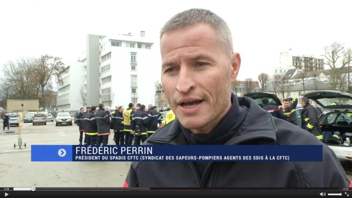 Les pompiers dans les rues de Troyes et La Rochelle le 9 janvier 2020