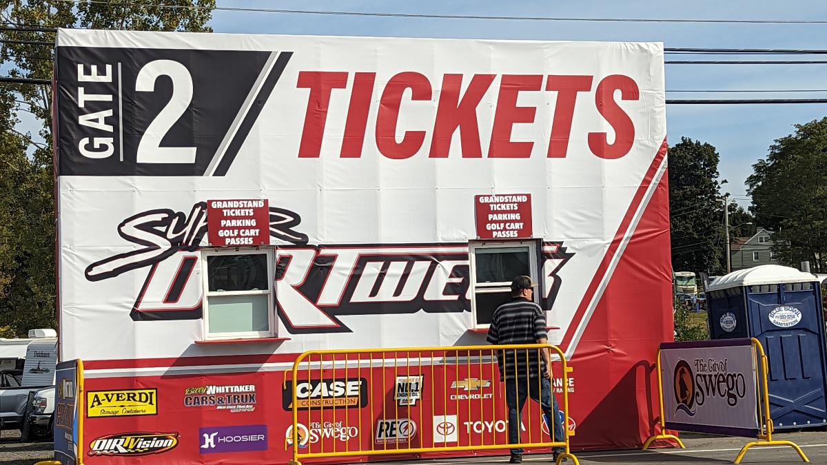 Midway, Gates 1 & 2: Open