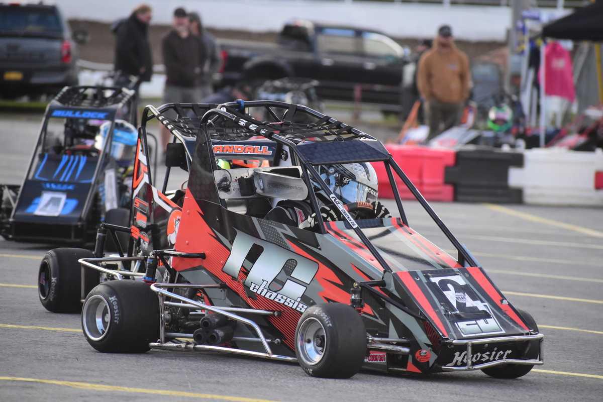 Quarter Midget and Microd Mania - Load In