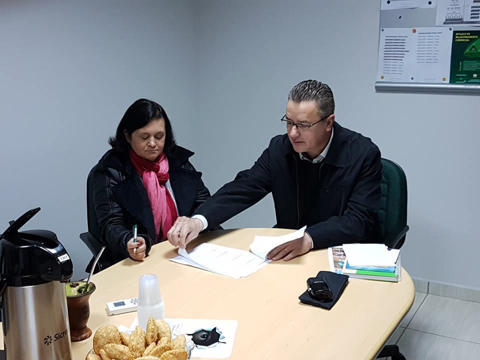 Sicredi de Paim Filho firma convênio com a CDL para disponibilizar crédito com faixas especiais para a XXº Mostra Agropecuária e ExpoAgro de Paim Filho. Sicredi de Paim Filho firma convênio com a CDL para disponibilizar crédito com faixas especiais para a XXº Mostra Agropecuária e ExpoAgro de Paim Filho.