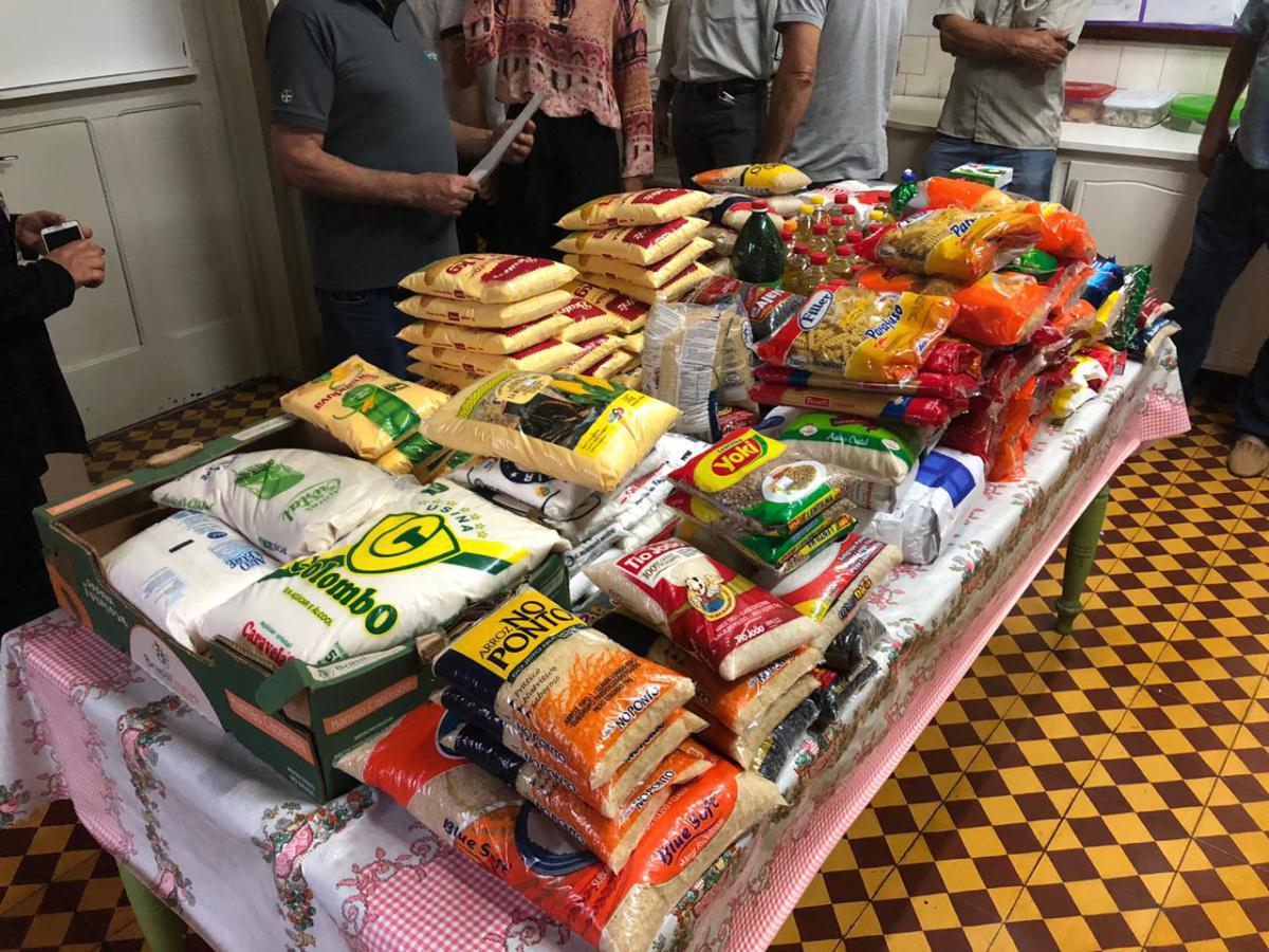 Associação Balneário Ilha das Garças (ABIG) entrega donativos ao hospital Santa Terezinha Associação Balneário Ilha das Garças (ABIG) entrega donativos ao hospital Santa Terezinha