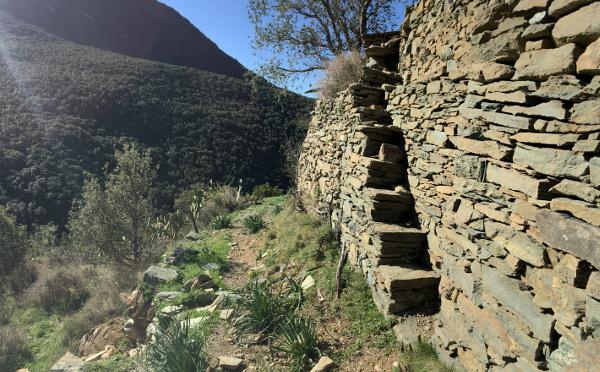 U populu di e paillottes à l’assaltu di e lenze à l’abbandonu?