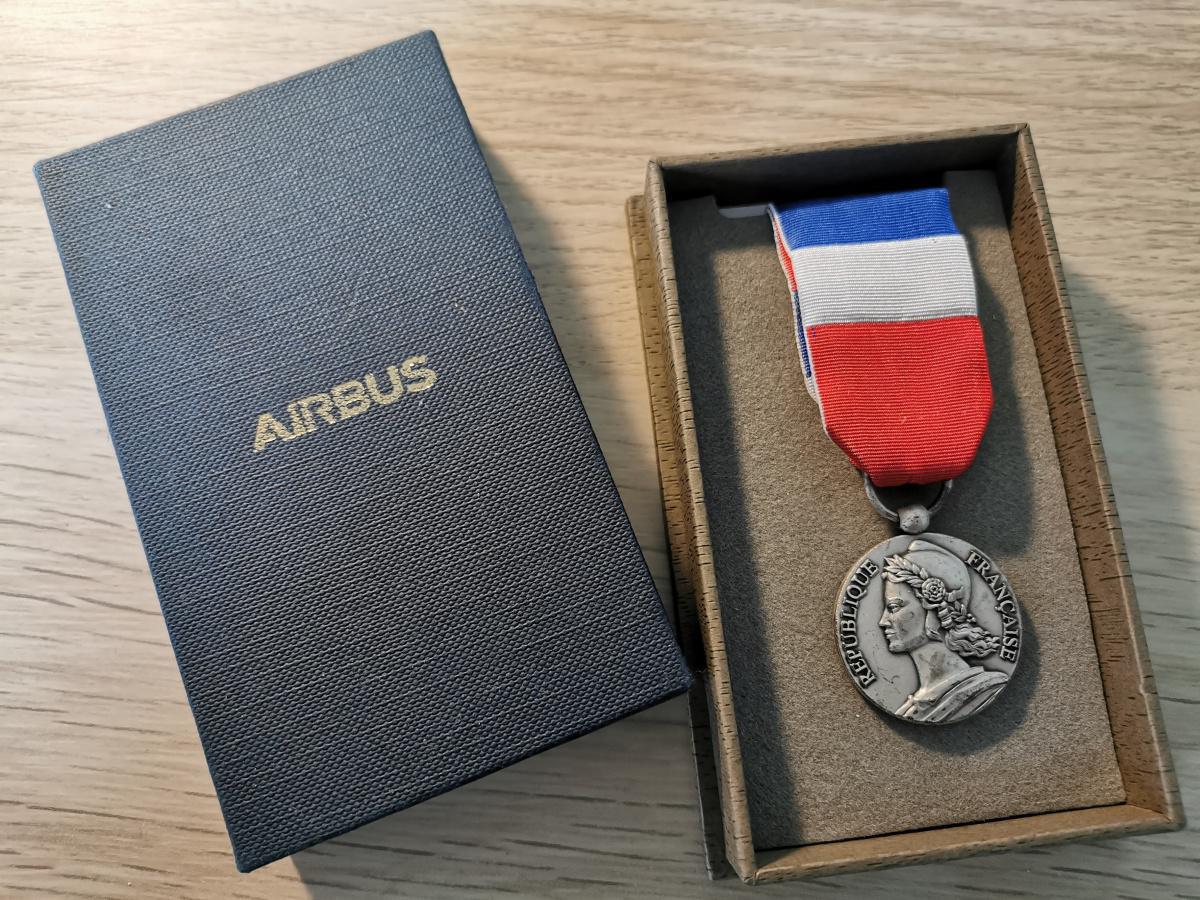 Comment obtenir la Médaille du travail ? Comment obtenir la Médaille du travail ?