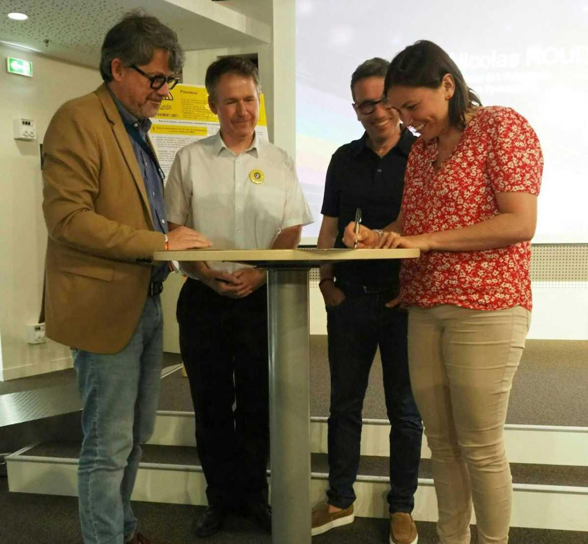 Airbus DS s’engage pour l’inclusion LGBT+ en signant la charte de L’Autre Cercle Airbus DS s’engage pour l’inclusion LGBT+ en signant la charte de L’Autre Cercle