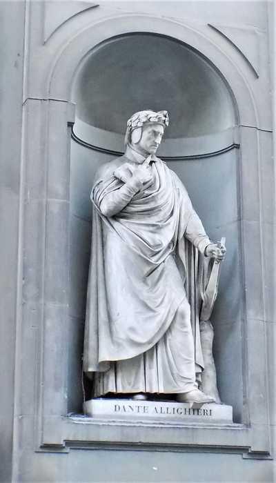 Statua di Dante in Piazzale degli Uffizi
