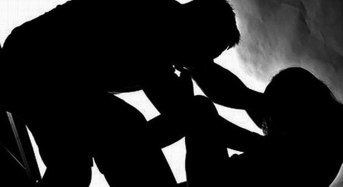 VIOLENCES ET VOIE DE FAITS, COLLECTE ILLICITE DE DONNEES A CARACTERE PERSONNEL…: Babacar Aidara entretient des relations sexuelles adultérines dans le couloir avec sa colocataire, Anna Touré mère célibataire