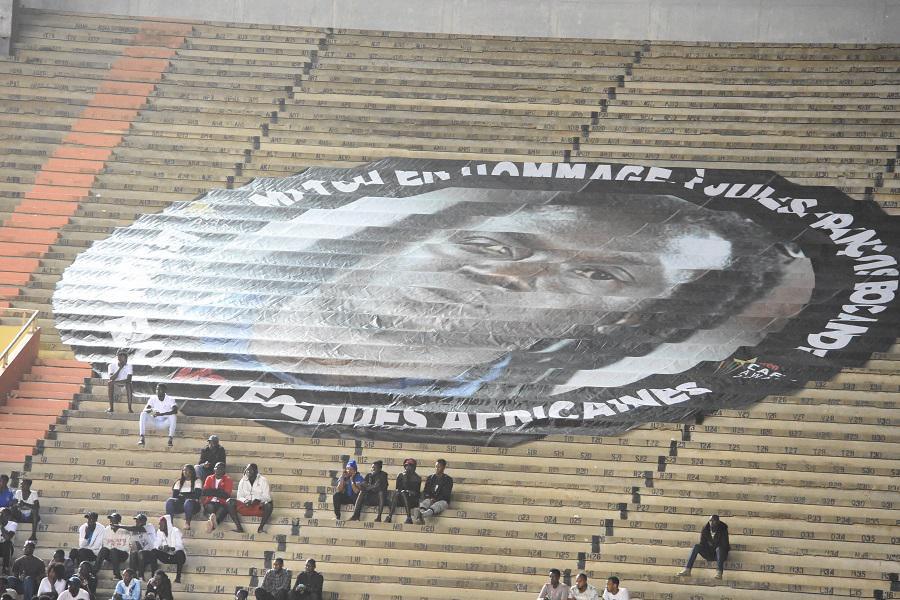 GALA DE FOOTBALL -  Lions 2002 vs Legends CAF  2 - 3 : Tout en images