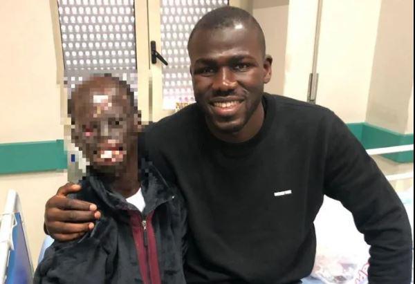 A NAPLES POUR SUBIR UNE OPERATION: L’adolescent Cheikh Ndiaye a rencontré son idole Koulibaly qui lui a offert 6 millions